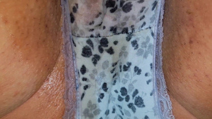 Anna Fire: Așa sună o pizdă umedă care curge când o frec...