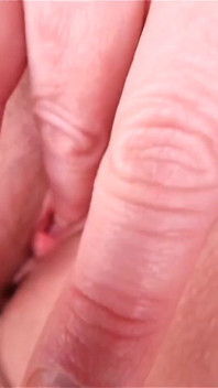 Lördag är för att suga. Låt oss börja med mina söta fitta läppar! Naturligt bystig MILF, Big-titted styvmamma