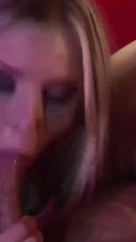 Oszałamiające laski i napalony facet w dzikiej akcji analnej