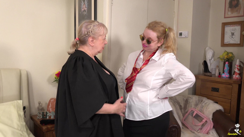 Dirty Doctors Clips - Mature British Lesbians: Müdireye çağırıldı