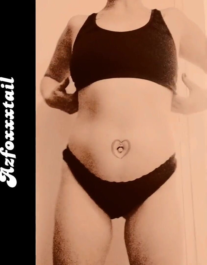 AzFoxxxTailPhelicia: Strip 1 - schwarzes höschen
