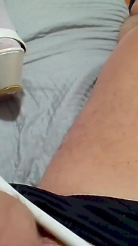 MILF bermain dengan kaki dengan zakar dan mengambil cumshot pada pantyhose POV