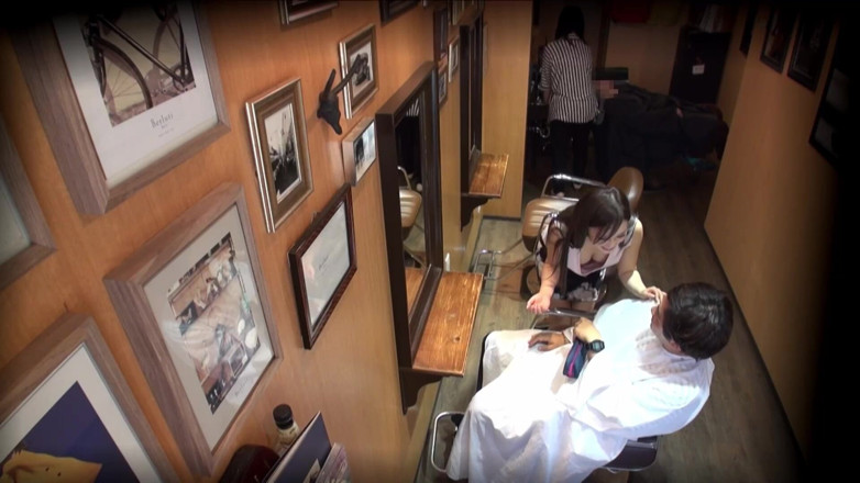 Eagle-Special: Fille à gros nichons qui travaille dans un salon de beauté....