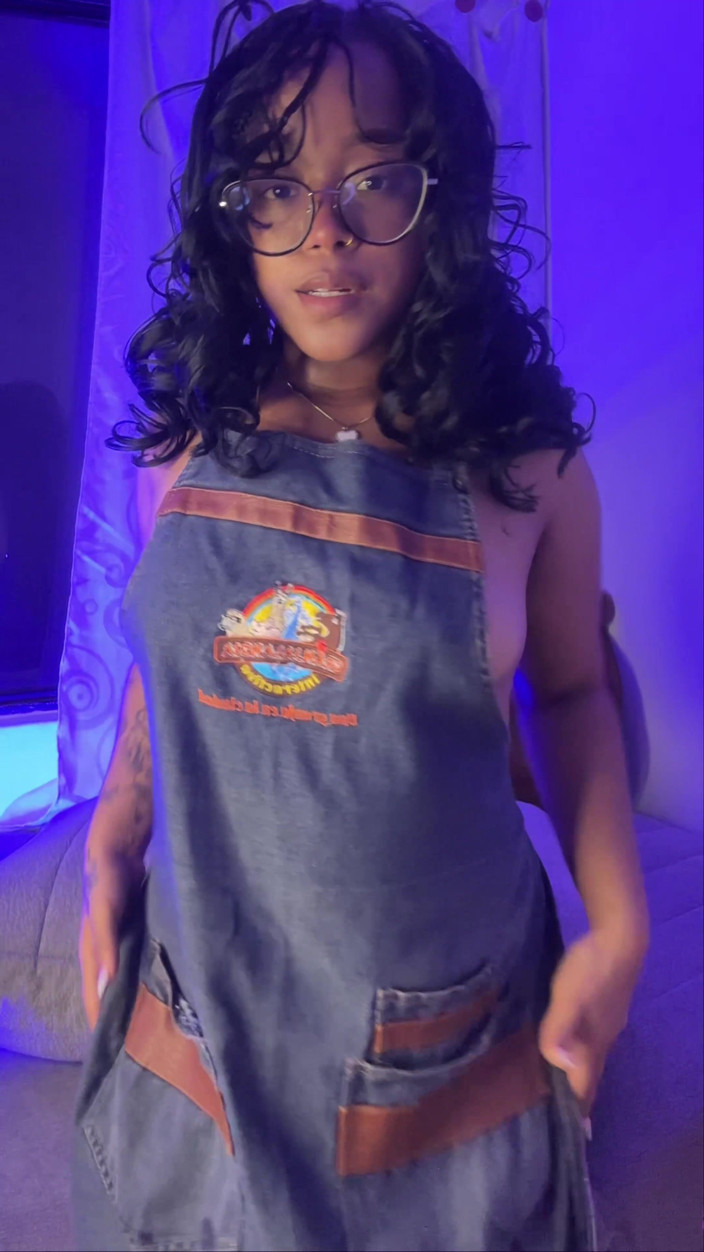 brunette: Cook cherche quelqu’un avec qui passer la nuit