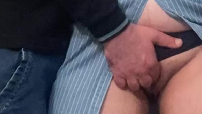 Niki studio: Orang Tua Mesum Masturbasi Vagina Dengan Jari-jari Di Kereta Bawah...