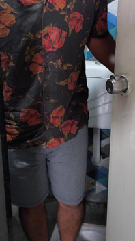 Soft! the Owner of the House Came to the House to Ask for a Feast, the Husband Touched the Man in the Bathroom, Took the Owner's Penis in the Pussy.