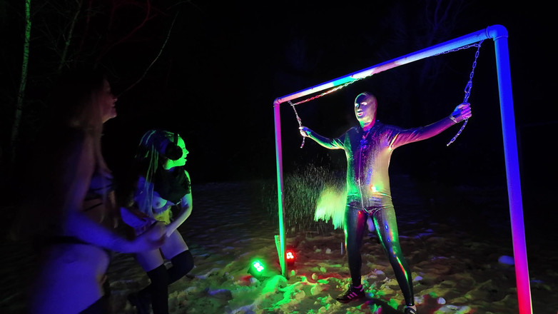 Domina Dark: スノーボール・ファン