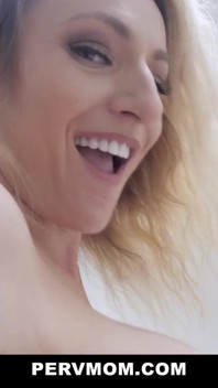 Blonde stiefmoeder Natasha Starr leidt stiefzoon af van porno