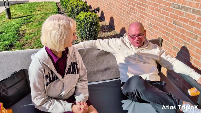 Atlas_TripleX: BUNICĂ SEXY EJACULEAZĂ ȘI ESTE UMPLUTĂ CU SPERMĂ