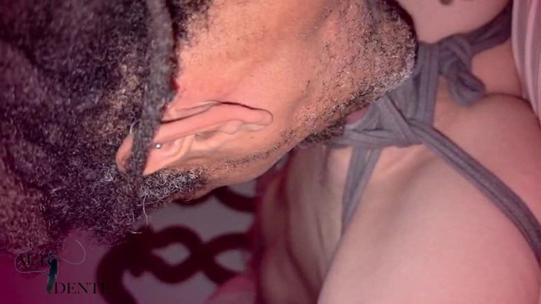 Alt Dente: Vše zabaleno - Trans Cock bondage