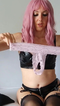 Femdom, entraînement de tapette : vous habille en fille