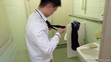 SRJapan: Sex în trei în clasă