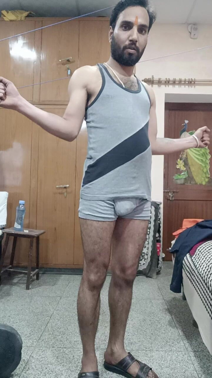 Rajasthani-old-lover: Pria India pamer excercise dengan pakaian dalam