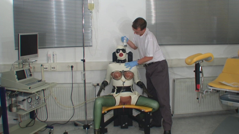 Rubber & Clinic Studio - 1ATOYS: Pengalaman getah pelik