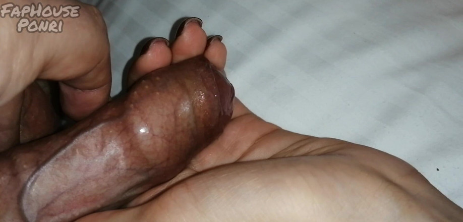 Milasha Ponri: Üvey kız kardeşimin küçük koluna boşalmak