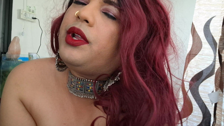 Indiansissychubby: Vaše paní čekající na obslouženou, pojď se mnou