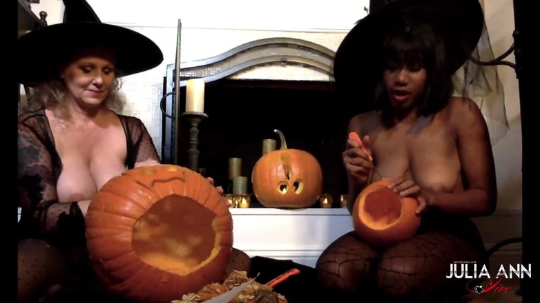 Julia Ann: Julia ann e jenna foxx Carve pumpkins