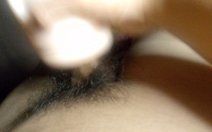 Boylove683: Joven asiática primera vez usando un juguete