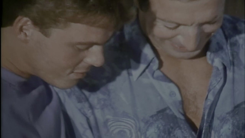 Inthe MILF room: Moana e suas amigas promíscuas de carreira chupam paus e...