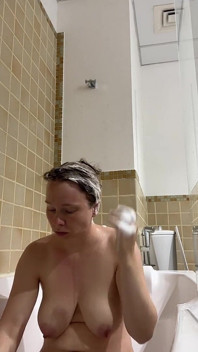 Teen with Hot Sagging Tits