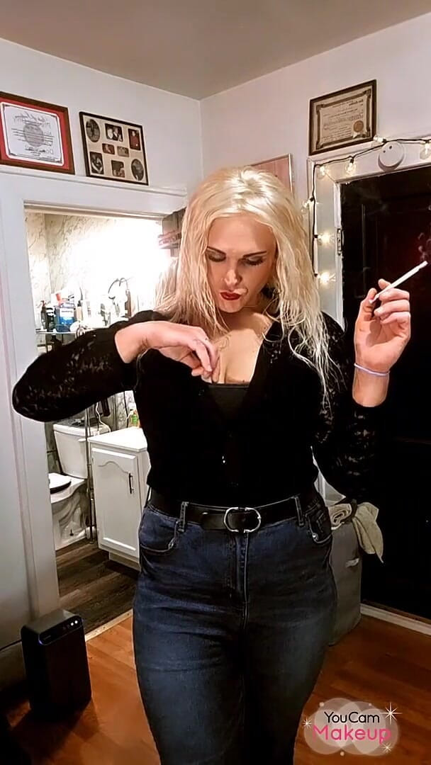 Darkfetish2k: La mamma fuma prima di scopare