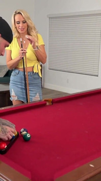 Strip pool se promění v sexuální s kamarádem manžílka
