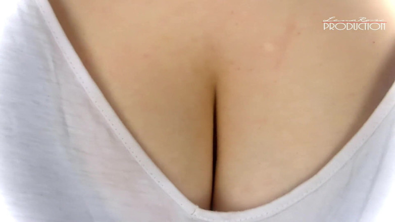 Lena Rose: Seins qui rebondissent en soutien-gorge
