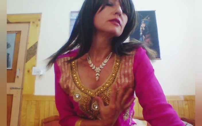 Bolly Karma: Schöne MILF mit ihrem BBC-stiefbruer