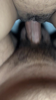 Ošukaná přítelkyně tvrději na posteli POV