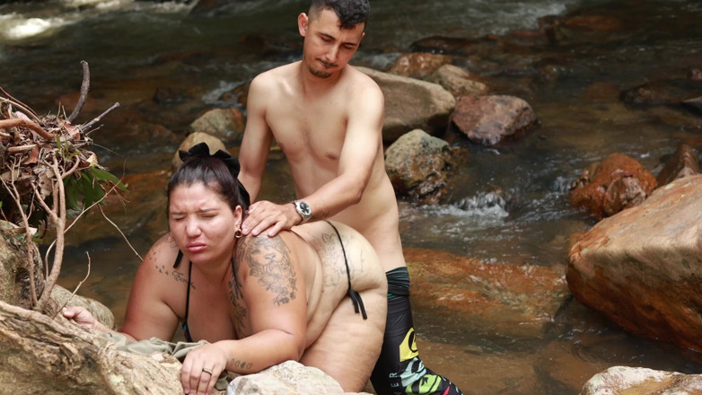 Lexly_16: Baise dans la rivière avec un mec sexy dehors