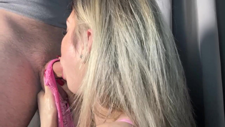 Holly Kitten: Růžové tanga kouření