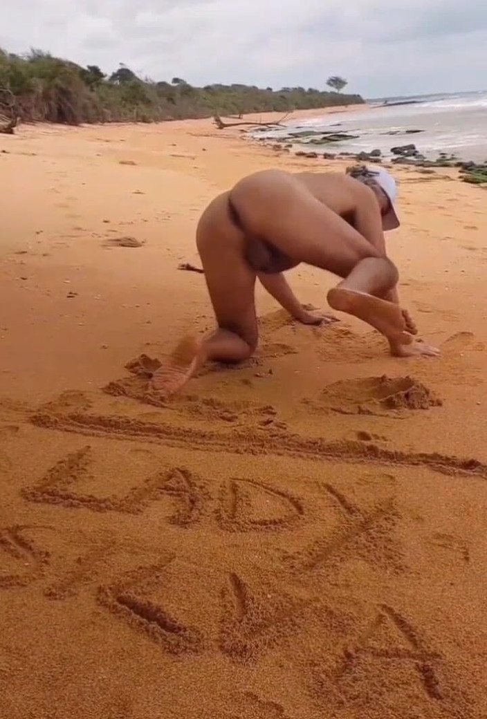 Ladysilvas: 해변에서 벌거벗은 레이디실바 핫한 후장