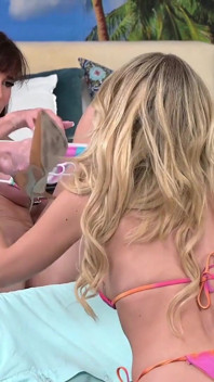 Milf fierbinte Sofie Marie având o fată pe fată se fute cu Kayla Kayden