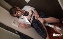 Asians in love: College-uniform teen mit brille