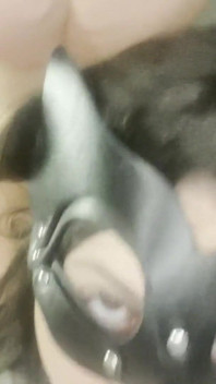 Chica universitaria cachonda atada y follada duro antes de tomar semen en la lengua