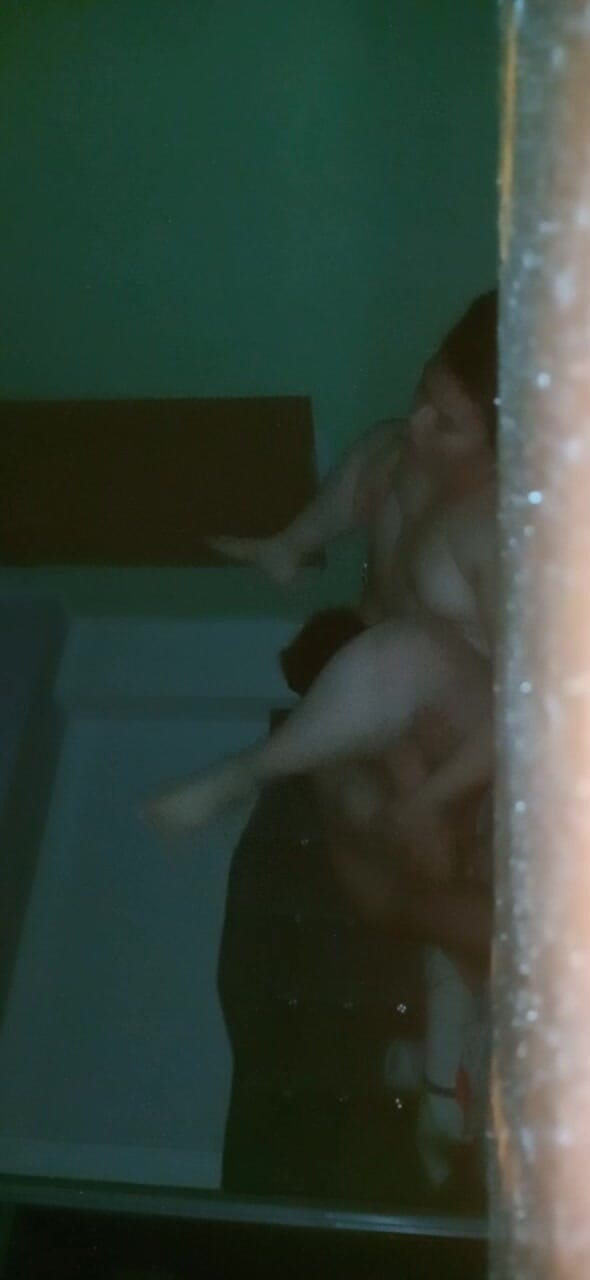 PAREJA LATINA: Sexy Sessie In Het Donker