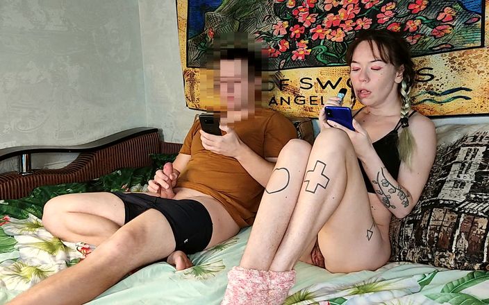 Asian wife homemade videos: Asyalı üvey kız kardeş üvey erkek kardeşiyle porno izliyor