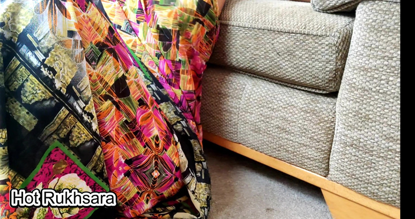 hot_rukhsara: Desi sexy Bhabhi leerde haar stiefbroer een seksles Hindi-audio