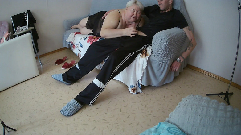 Zona901: Свекруха робить довгий глибокий і якісний мінет перед моїм камшотом в її рот