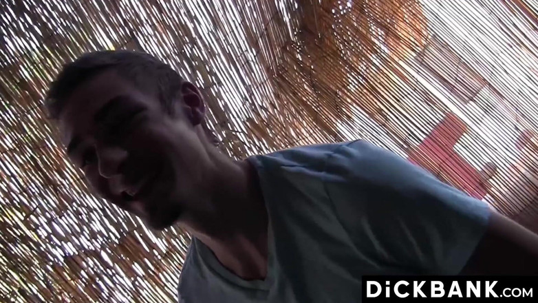 Dick bank: 欲情したオースティン・フィッシャーがディルドに乗って穴を見せる