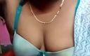 Indwav: Schoonzus plaagt met haar borsten