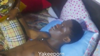 Yakeeporn: La bella donzella ama il modo in cui la penetrazione