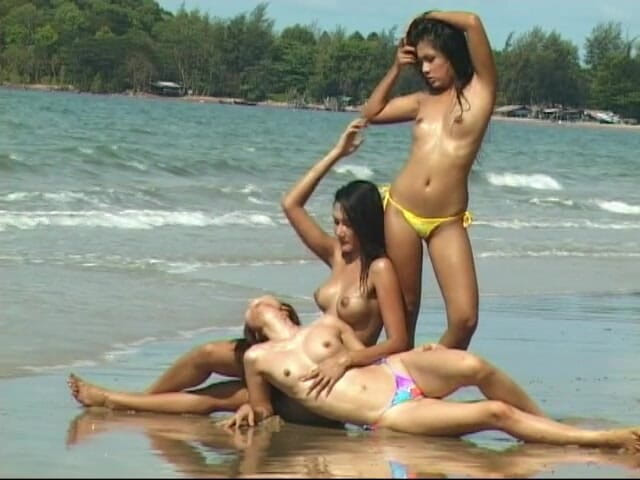 Asian Cuntz: Erotica utomhusdans