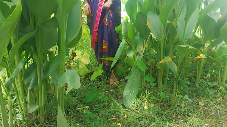 Pooja raniji: Pooja yenge bahçenin dışında ateşli sikiş videosu