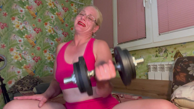 Putarankahotmilf: Dumbbell Lift, Bitseps fetisch, Betteln um sperma