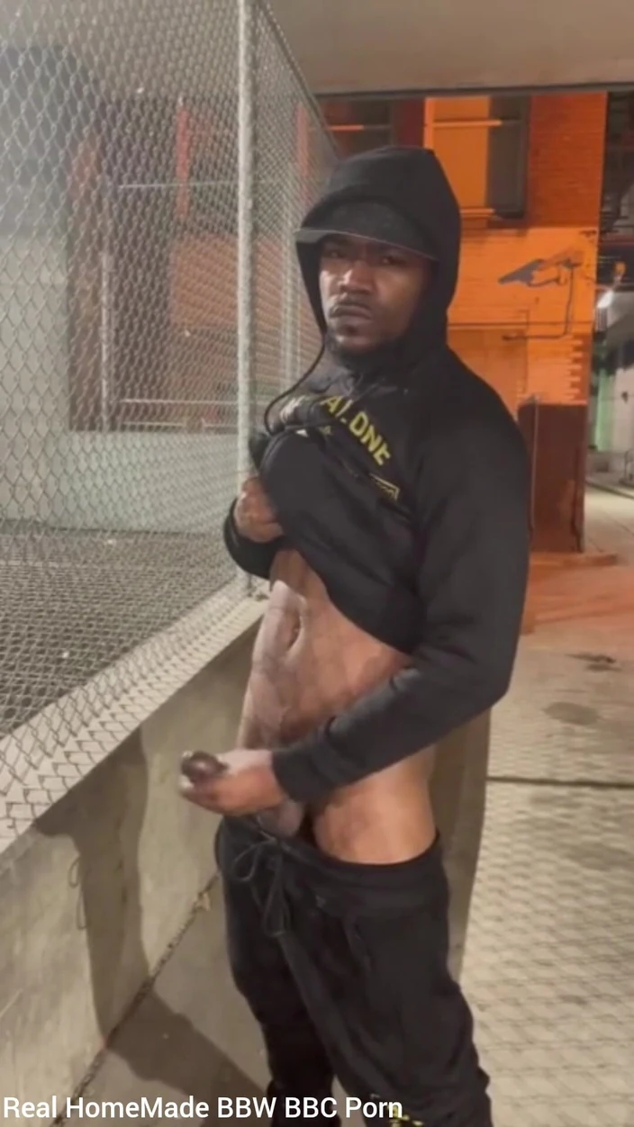 Big black cock BBCee: Pancutan mani di luar mengusap zakar hitam besar saya