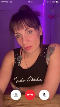 Videochamada com sua meia-irmã vira JOI