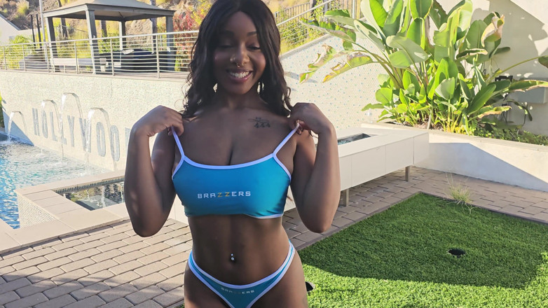 Tommy Wood XXX: Lily Starfire dewi eboni dengan tetek besar semula jadi berkongkek...