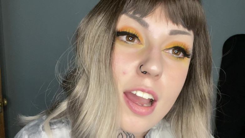 Miss Valentina: Wichsen im bett neben wifey