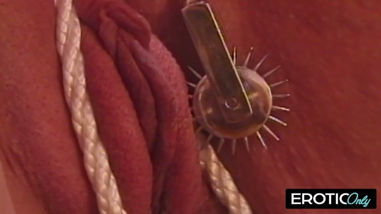 Vintage Fetish: Madura amante treina seu submisso profundamente